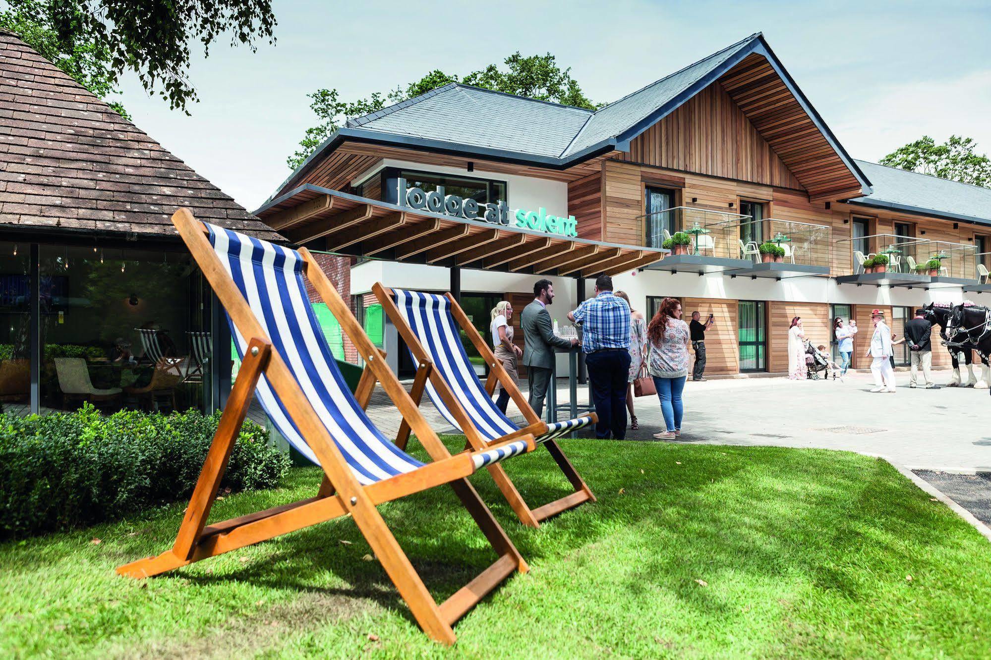 Lodge At Solent Fareham Extérieur photo