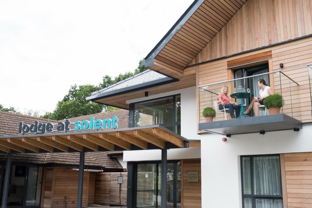 Lodge At Solent Fareham Extérieur photo